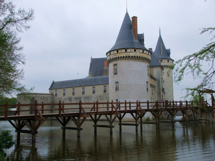 Sully-sur-Loire - zamek