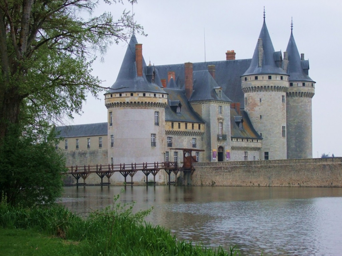 Sully-sur-Loire - zamek